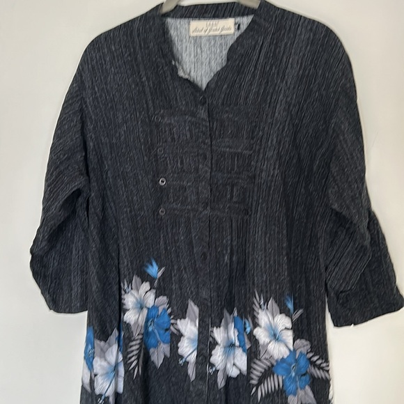 🎈3/$25🎈H&M L.O.G.G. Label Of Graded Goods Tunic - Picture 2 of 5